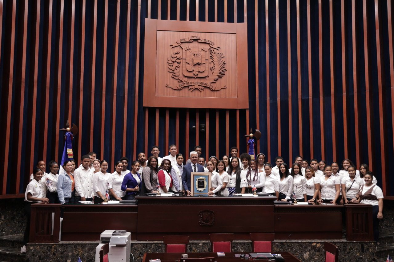 El Senado recibe estudiantes de la Universidad Tecnologica del Cibao Oriental UTECO 4