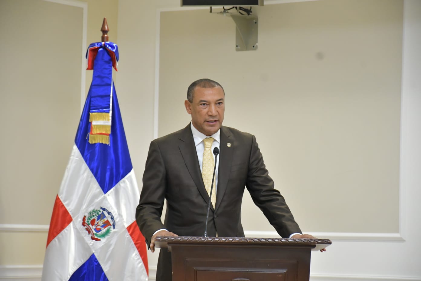 El Senado reconoce a destacados actores y disenador de moda por sus aportes al arte y la cultura dominicana 4