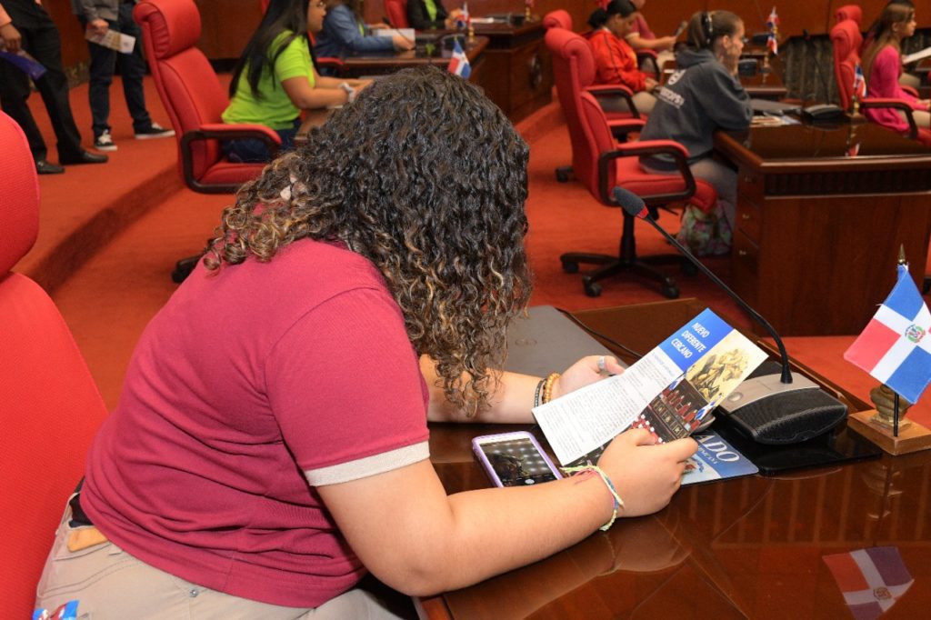 Estudiantes y docentes de centros educativos provincia Espaillat recorren el Senado 3