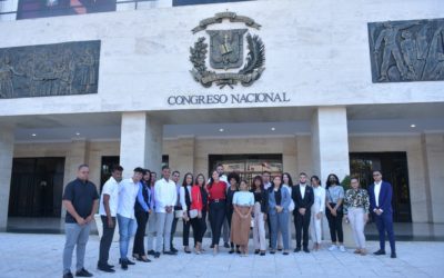 Integrantes del Movimiento Jóvenes Contra el Retroceso visitan el Senado de la República