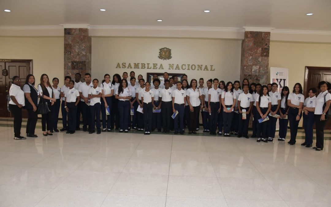 Historial de Noticias 6 Senado de la República recibe a estudiantes del Centro Educativo 1,2,3 de Santo Domingo Este