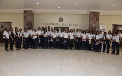 Senado de la República recibe a estudiantes del Centro Educativo 1,2,3 de Santo Domingo Este