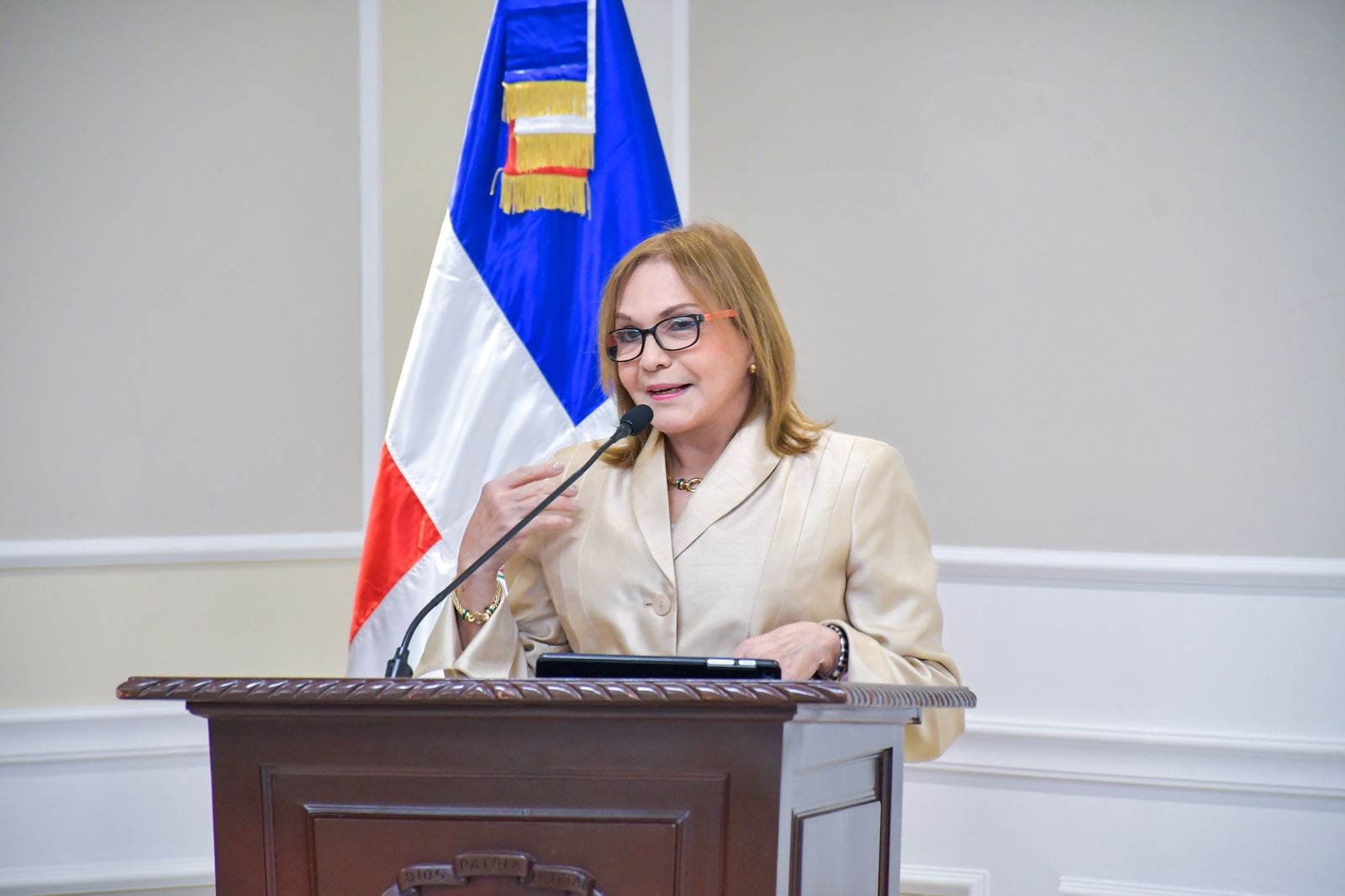Senado de la Republica reconoce trayectoria de especialista en neuropsiquiatria Daisy Acosta 2