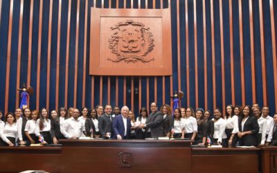 El Senado recibe a estudiantes de la Universidad del Caribe