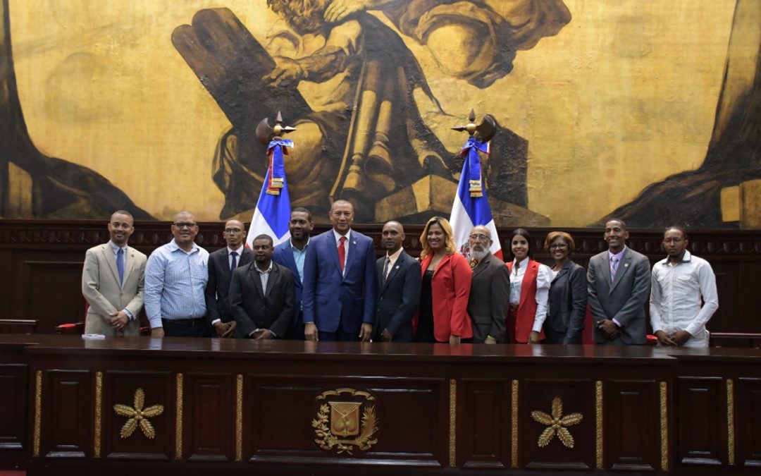 Locutores de El Seibo son senadores por un día durante visita guiada al Senado