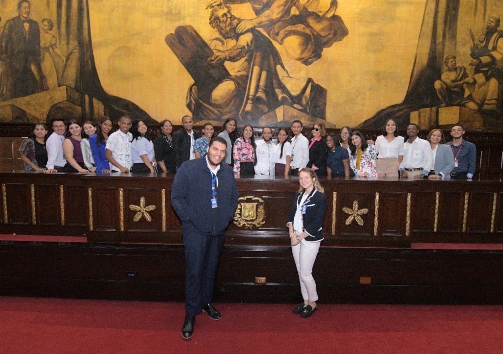 <strong>El Senado abre sus puertas para los estudiantes del Instituto Superior de Formación Docente Salomé Ureña, de Santiago</strong> 5 WhatsApp Image 2022 12 02 at 12.00.09 PM 1