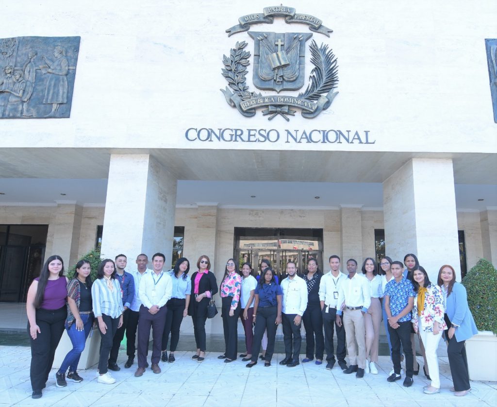 <strong>El Senado abre sus puertas para los estudiantes del Instituto Superior de Formación Docente Salomé Ureña, de Santiago</strong> 1 WhatsApp Image 2022 12 02 at 12.00.36 PM 1