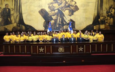 Feligreses de la Iglesia de Dios Sociedad Misionera Mundial, del Distrito Nacional, visitan el Senado