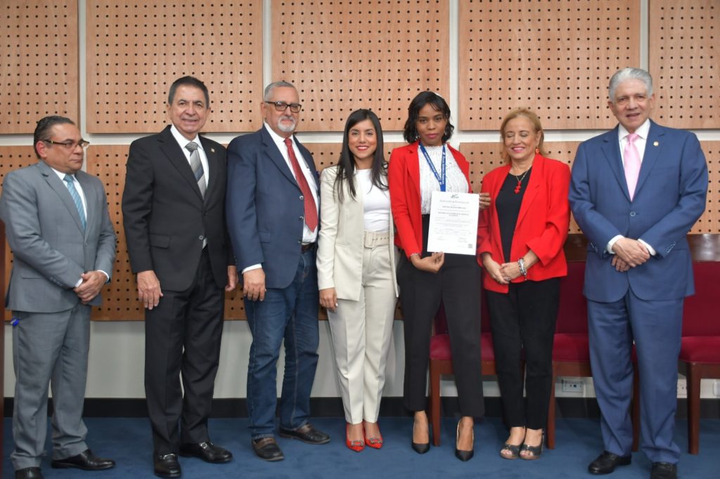 Más de 220 colaboradores del Senado se certifican en diversos cursos 1 CURSOS 1