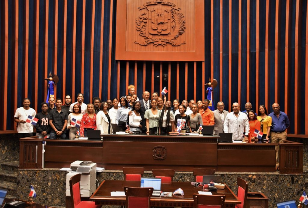 El Senado de la Republica abre sus puertas a jovenes deportistas del municipio de Miches 4