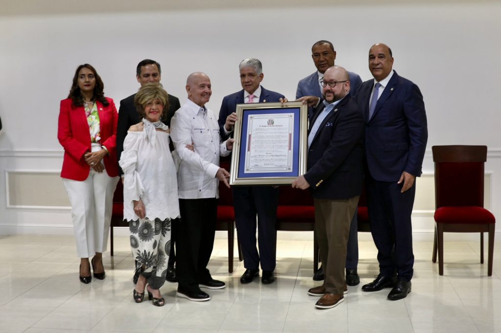 Senado reconoce al magistrado Antonio Manuel Florencio Estrella por su trayectoria profesional y patriotica