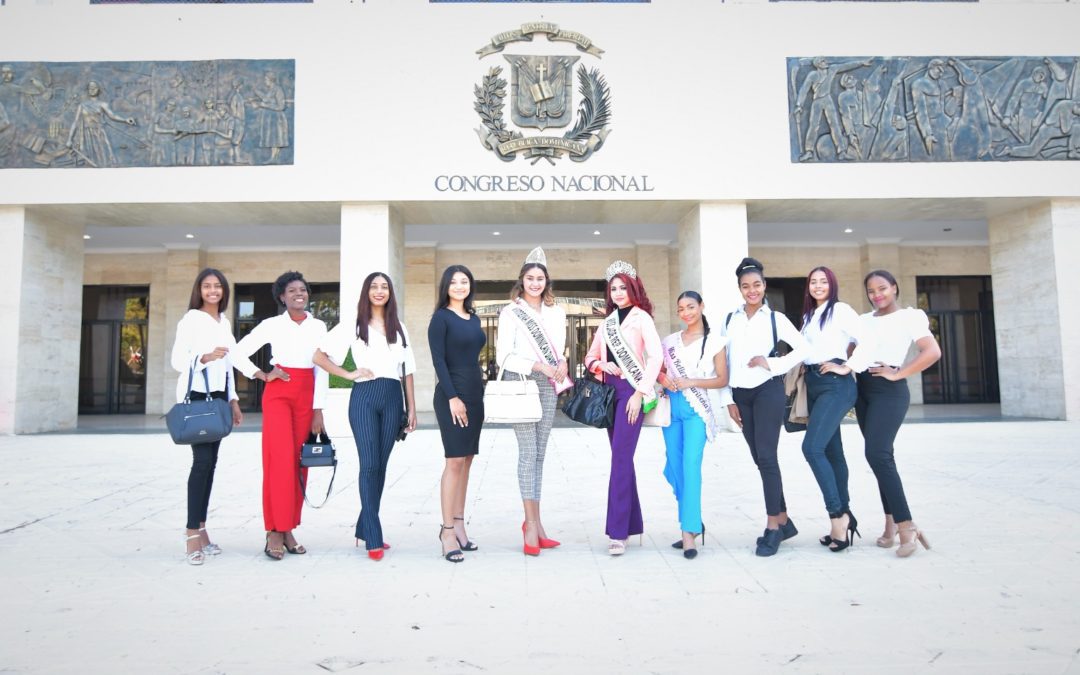 Historial de Noticias 13 Jóvenes de la Escuela de Modelaje Diamond Models RD conocen por dentro el Senado de la República