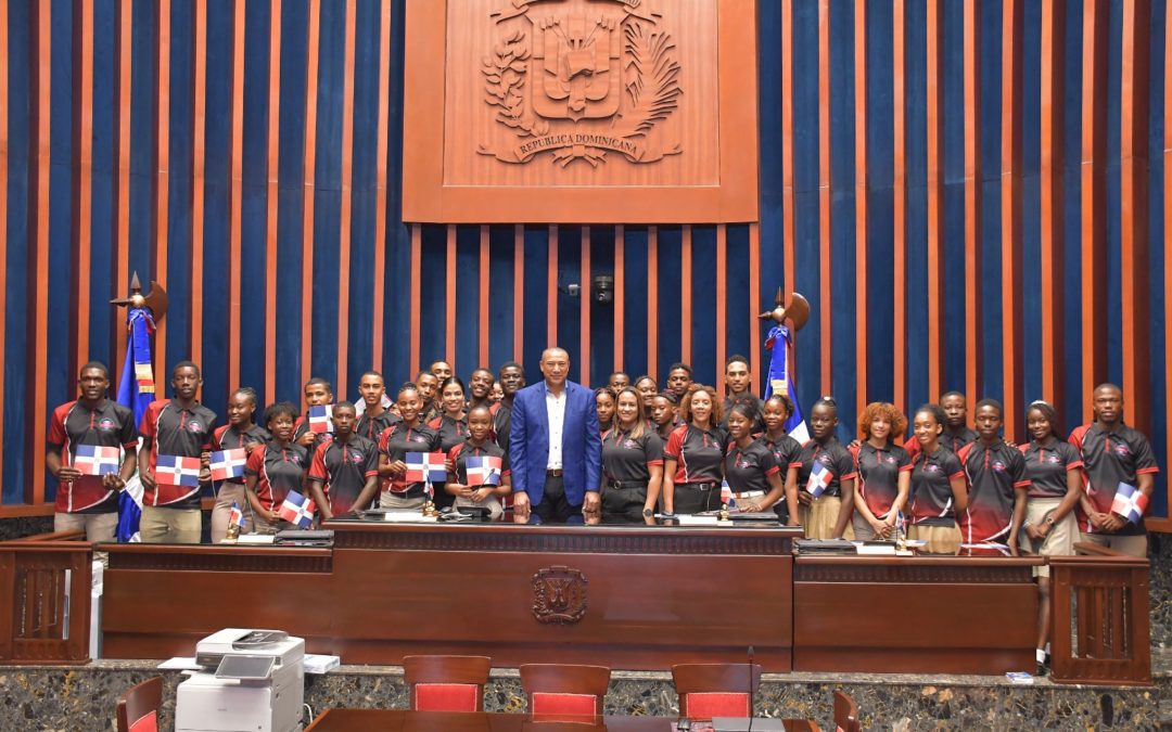 Historial de Noticias 2 Estudiantes del Liceo Santa Rita, de El Seibo, hacen una visita guiada al Senado de la República