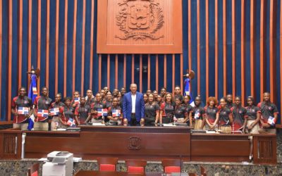 Estudiantes del Liceo Santa Rita, de El Seibo, hacen una visita guiada al Senado de la República