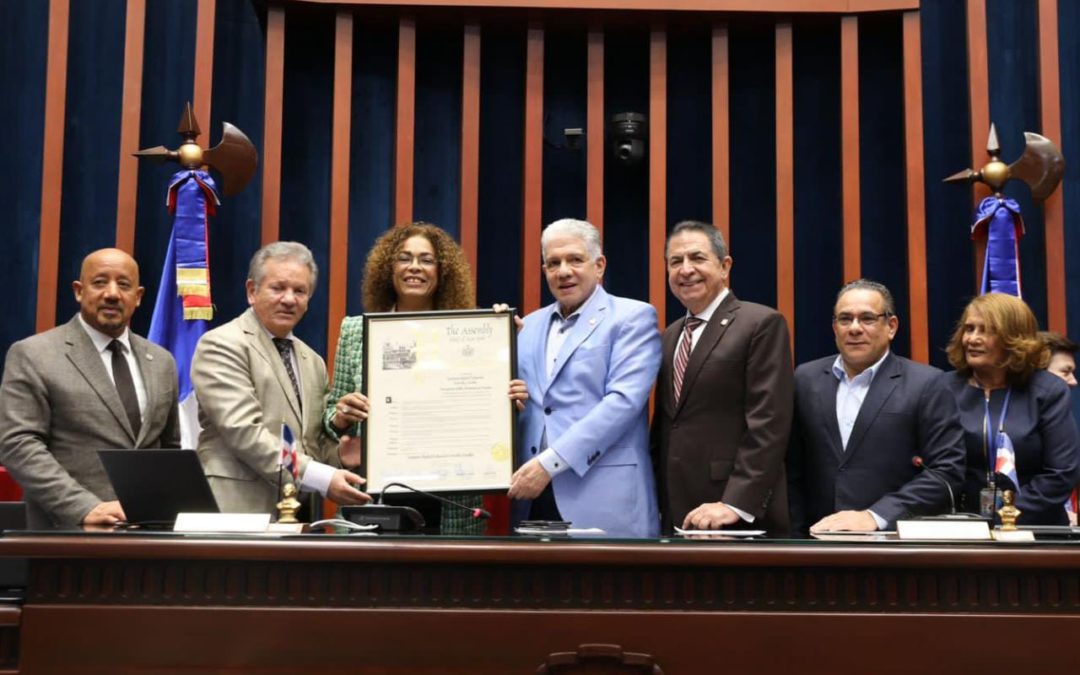 Historial de Noticias 12 La Asamblea del Estado de Nueva York reconoce al presidente del Senado de la República