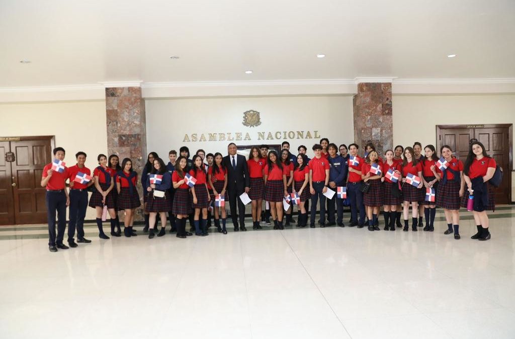 Historial de Noticias 6 Estudiantes del Colegio Notre Dame, del Distrito Nacional, visitan el Senado y conocen sus instalaciones legislativas