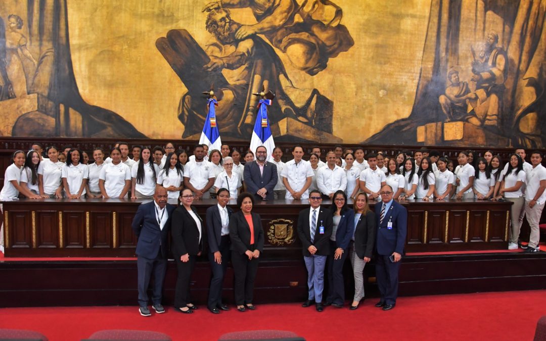 Historial de Noticias 8 El Senado de la República recibe a estudiantes del Liceo Secundario El Carmen, de La Vega