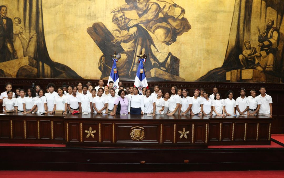 Historial de Noticias 5 La Cámara Alta recibió a 50 estudiantes del Politécnico Nuestra Señora de la Esperanza, de Provincia Santo Domingo
