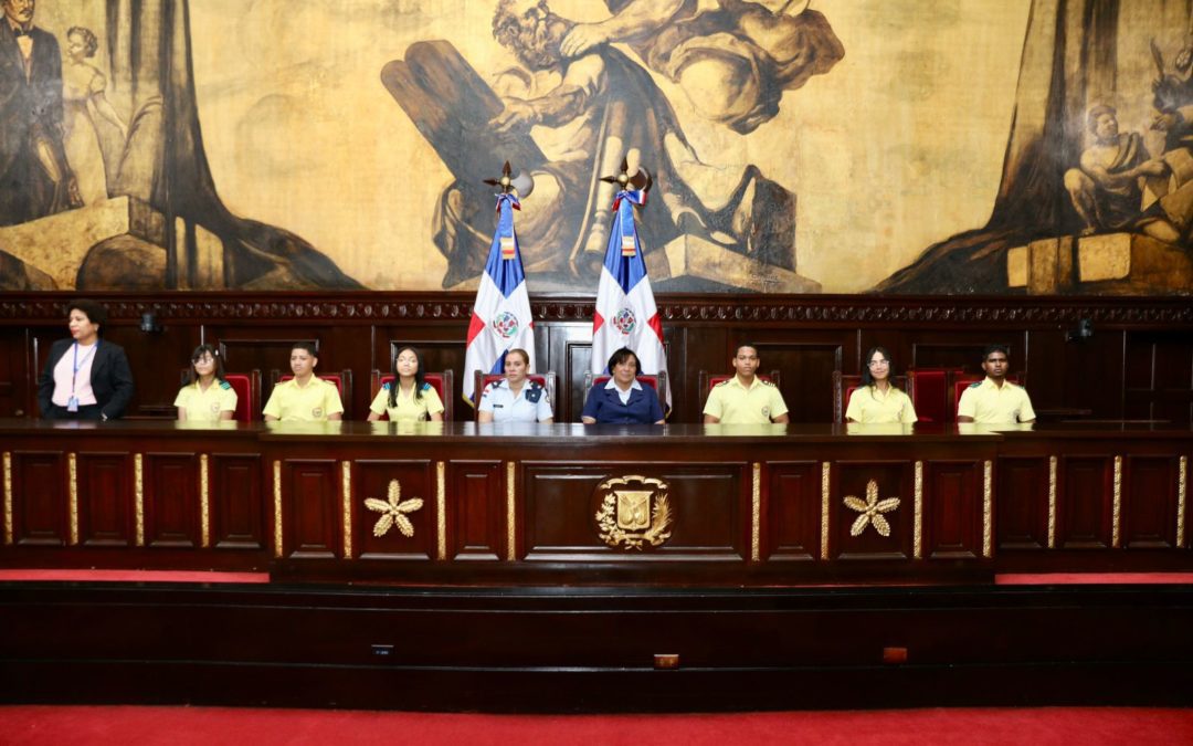 Historial de Noticias 11 El Senado muestra sus instalaciones a estudiantes del Politécnico Nuestra Señora del Perpetuo Socorro, de Provincia Santo Domingo