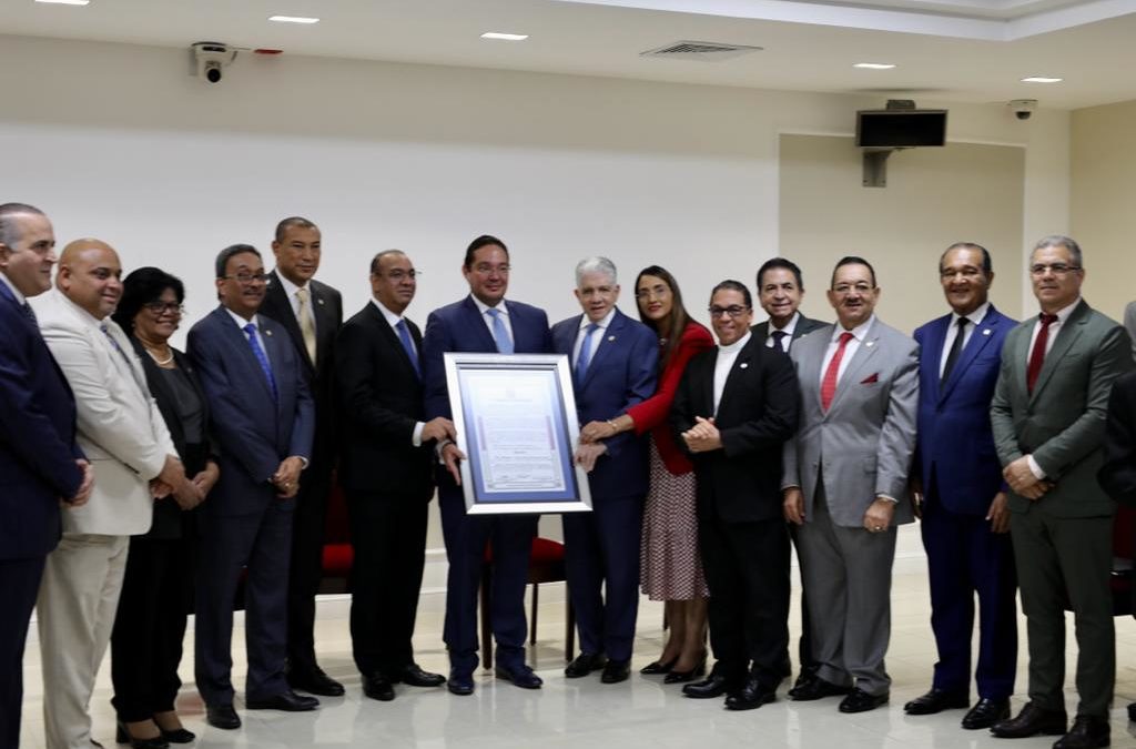 Historial de Noticias 11 El Senado reconoce a la Universidad Central del Este, por sus más de 50 años de servicio