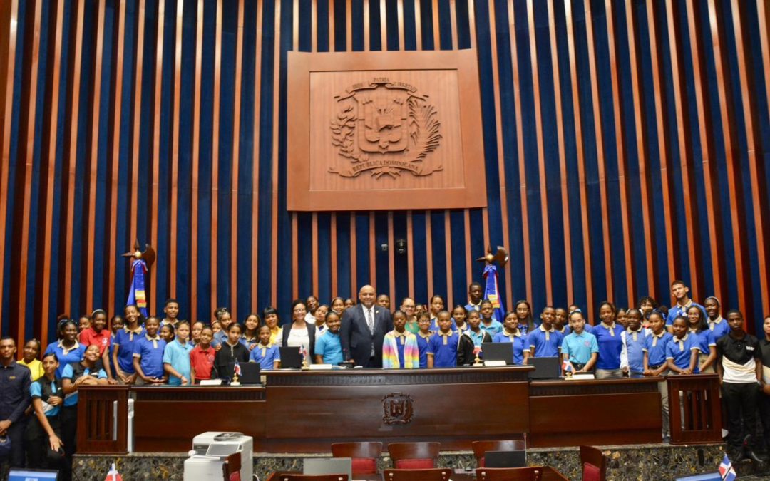 Historial de Noticias 13 El Senado recibe a estudiantes meritorios de la provincia Monte Plata