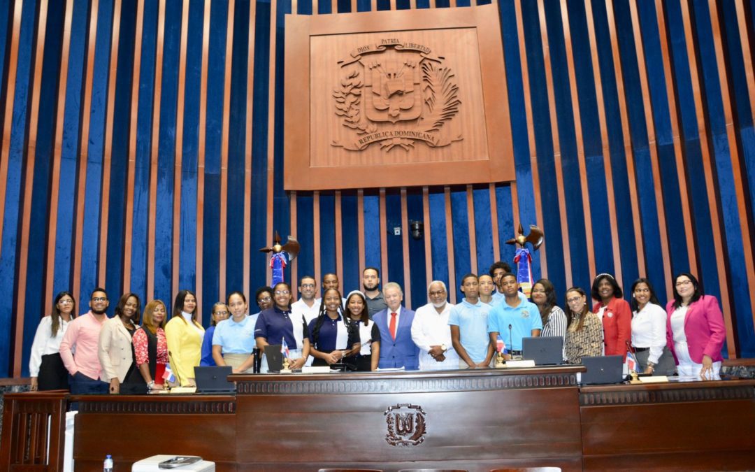 Historial de Noticias 4 El Senado abre sus puertas a estudiantes meritorios del Liceo Gerardo Jasen, de la provincia La Altagracia