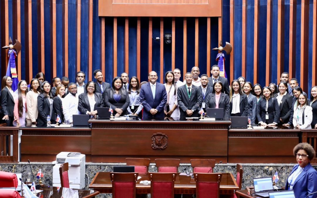 Historial de Noticias 9 Estudiantes de la Universidad Tecnológica de Santiago, recinto Dajabón, conocen el Senado de la República