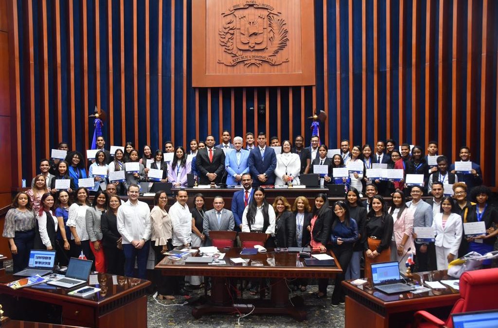 Historial de Noticias 6 Senado de la República y Ministerio de Educación concluyen con éxito primer Modelo Senado Joven