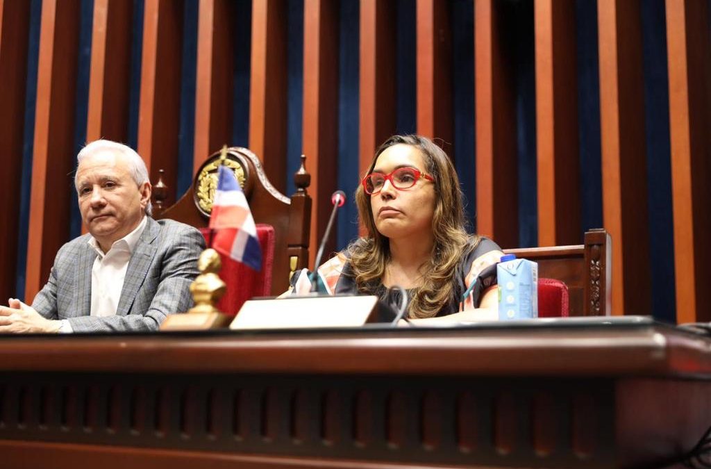 Historial de Noticias 2 Senado abrió sus puertas a jóvenes no videntes de la Fundación Francina