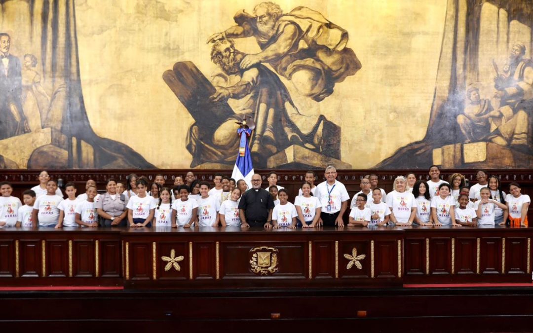 Historial de Noticias 4 Senado abre sus puertas a niños y adolescentes del Campamento Ven y Veras de la Parroquia Santa Lucia Mártir