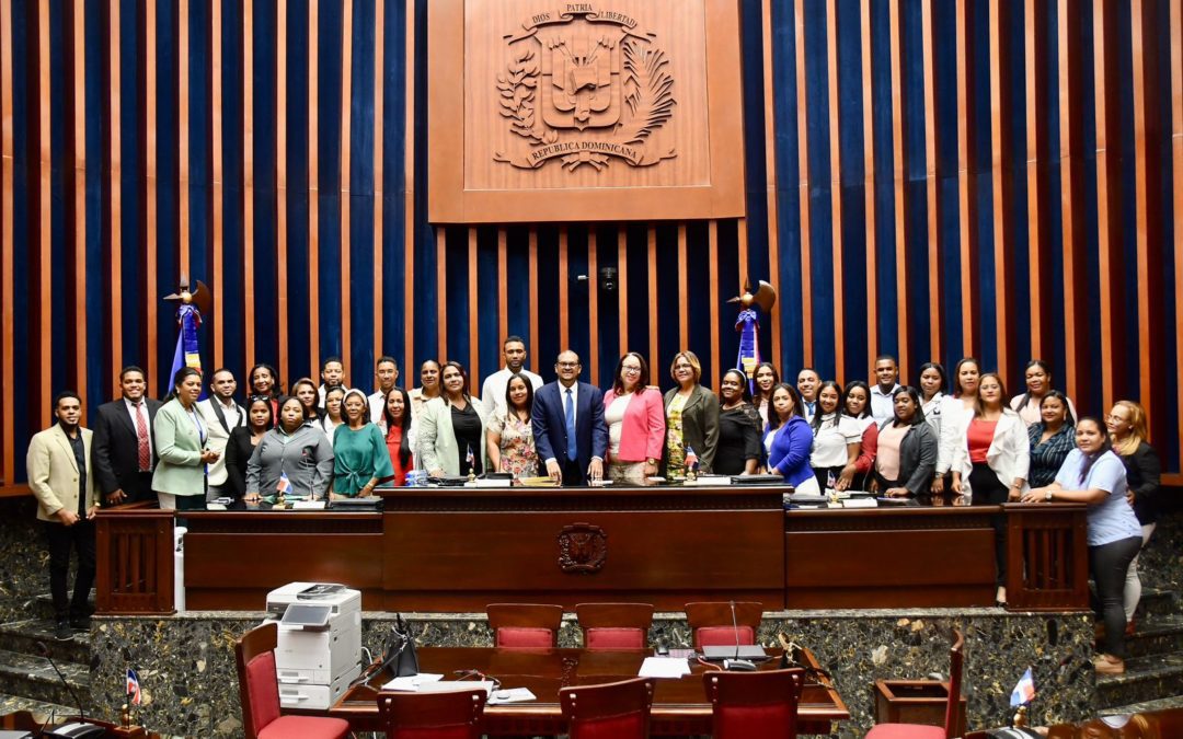 Historial de Noticias 10 Educadores de la provincia Dajabón conocen por dentro el Senado de la República