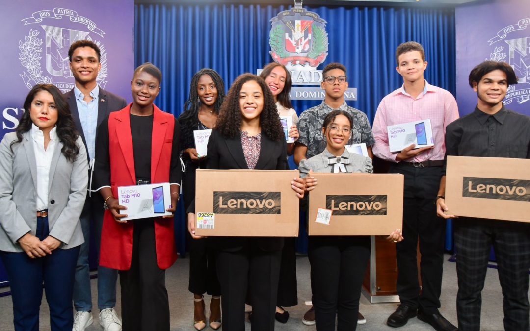 Historial de Noticias 9 Cámara Alta premia a jóvenes destacados en el Primer Modelo Senado Joven