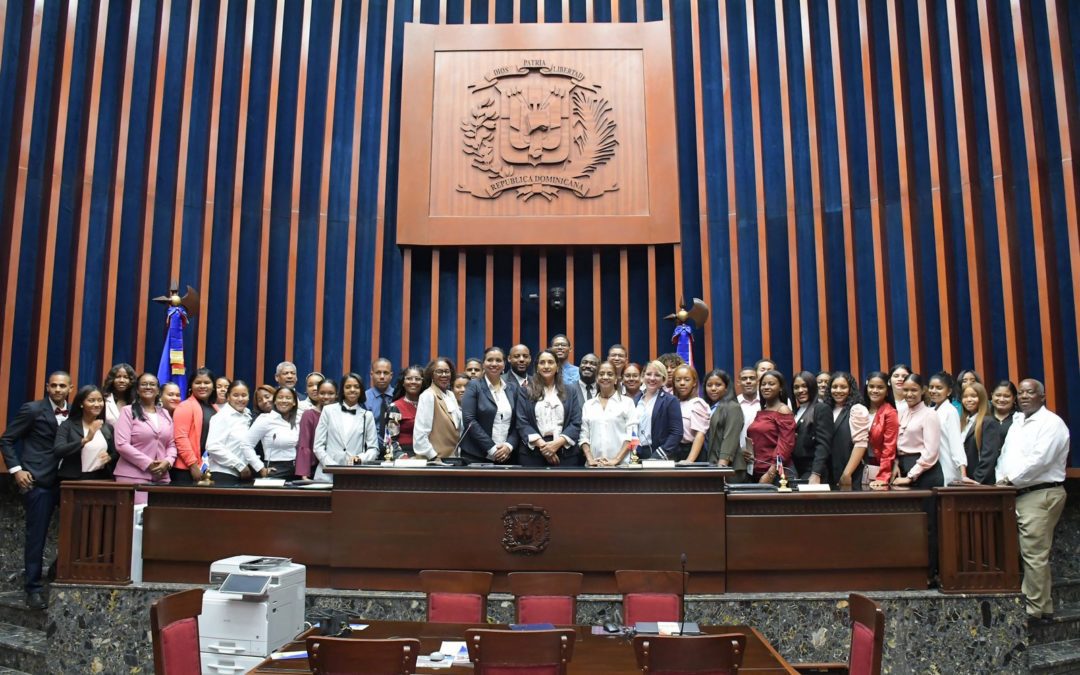 Historial de Noticias 4 Estudiantes y profesores de UTESUR conocen por dentro el Senado de la República