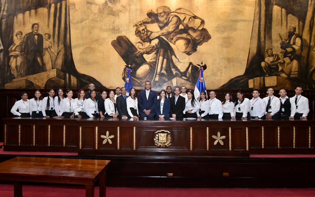 Historial de Noticias 6 Profesionales y estudiantes de la provincia Espaillat conocen el Senado de la República