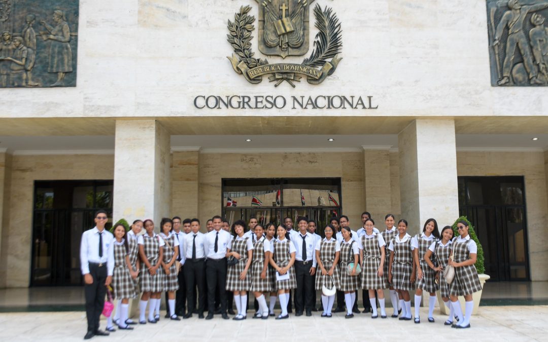 Historial de Noticias 3 Estudiantes y profesores del Politécnico Ángeles Custodio del DN conocen instalaciones del Senado