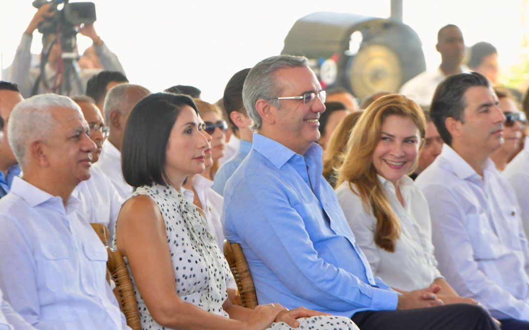 Presidente del Senado, Ricardo de los Santos participa en inauguración parque Velazcasas del DN