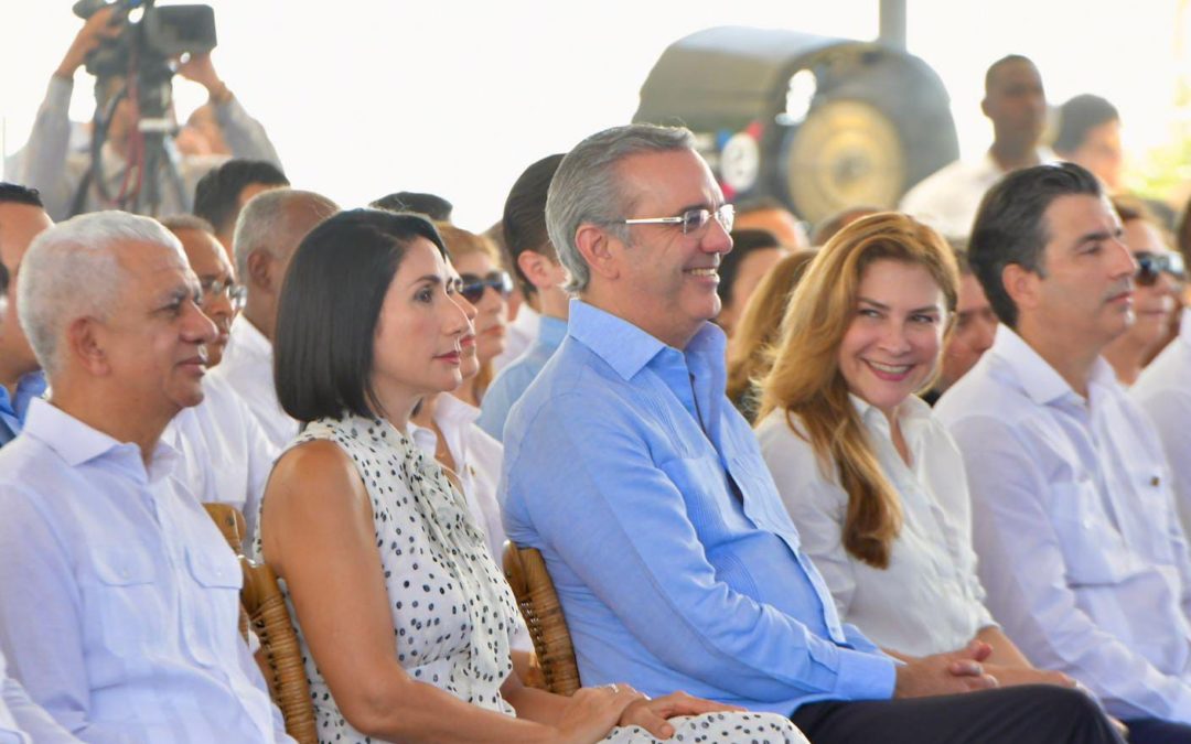 Historial de Noticias 11 Presidente del Senado, Ricardo de los Santos participa en inauguración parque Velazcasas del DN