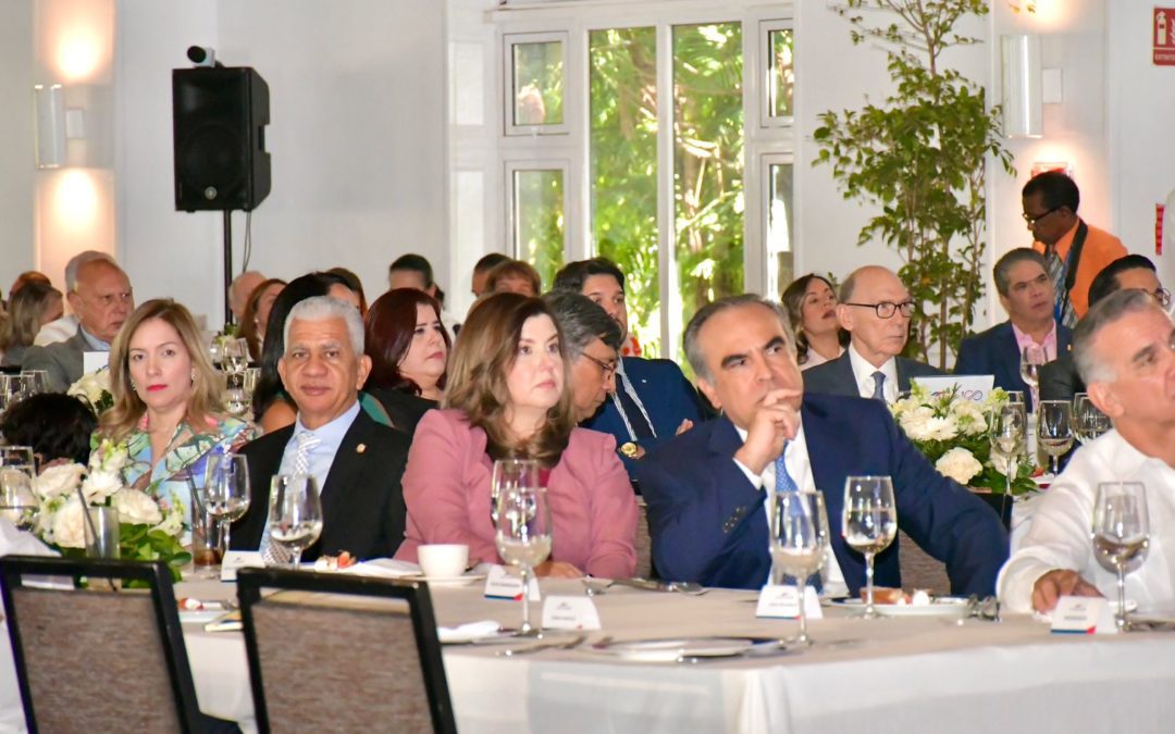 Historial de Noticias 3 Presidente del Senado Ricardo de los Santos participa en almuerzo de la Cámara Americana de Comercio