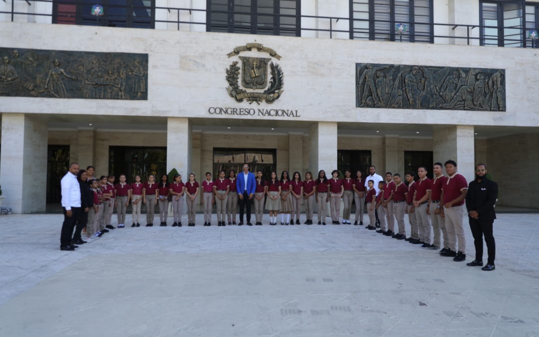 Historial de Noticias 5 Estudiantes de provincia Espaillat conocen el Senado