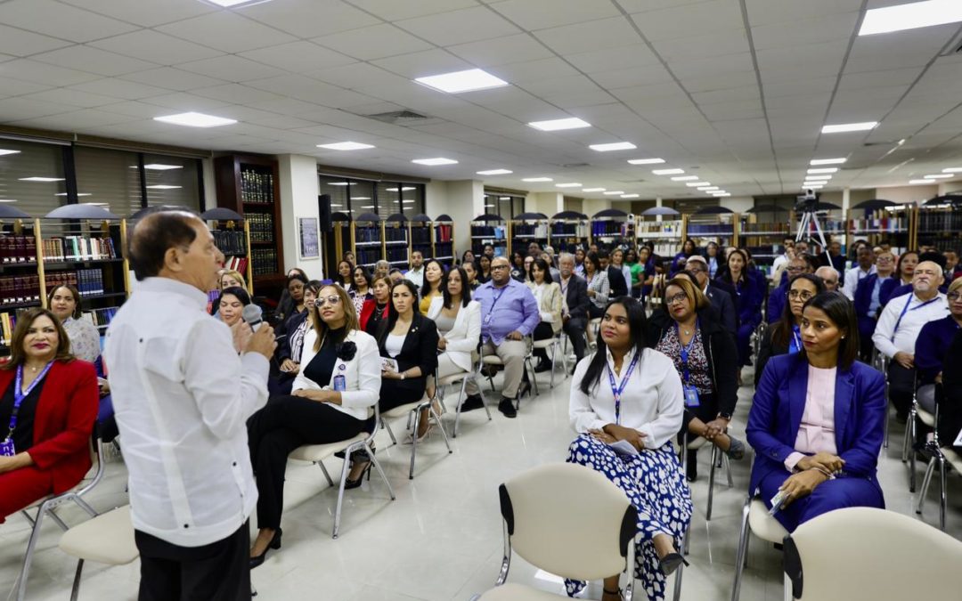 Historial de Noticias 3 Psicólogo imparte a colaboradores del Senado la charla: “Con sabiduría y amor formo mi familia”