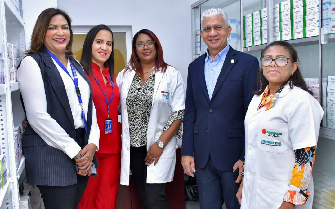 Historial de Noticias 12 Presidente del Senado encabeza apertura de Farmacia del Pueblo en la institución