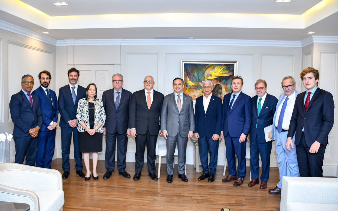 Presidente del Senado recibe visita del presidente de SCJ, Henrry Molina y otros juristas internacionales