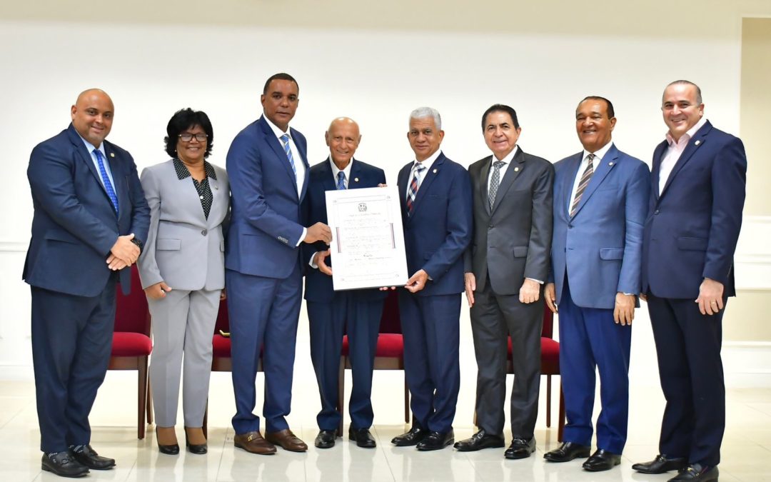 Historial de Noticias 10 Senado reconoce doctor Silverio López Gutiérrez por destacada labor social y profesional por más de 50 años en provincia Espaillat