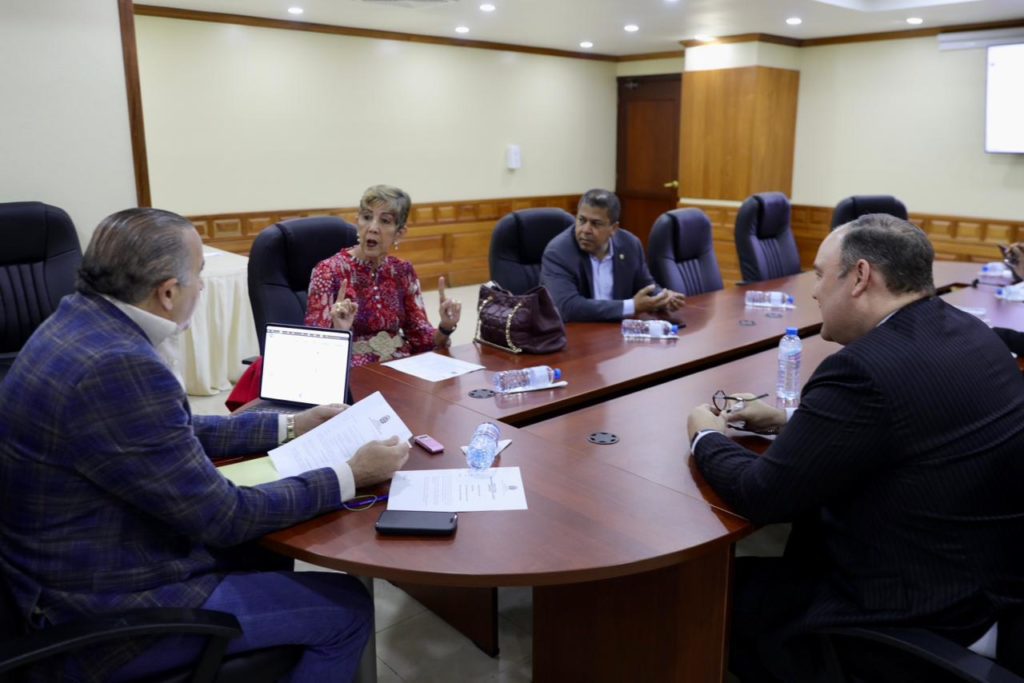 Comisión de Industria y Comercio estudia proyecto fomento de inversión para contribuirá a crecimiento, desarrollo económico 2 nagua2