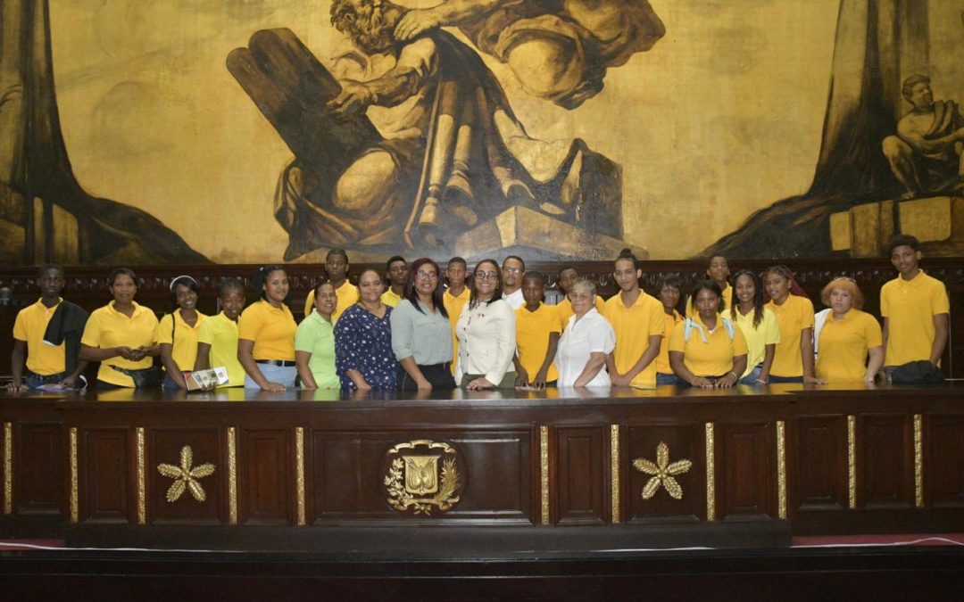 Historial de Noticias 7 Estudiante de escuela básica Juan Pablo Duarte visitan el Senado