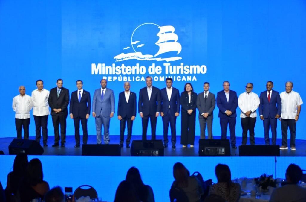 Presidente del Senado participa en presentación logros Ministerio del Turismo RD