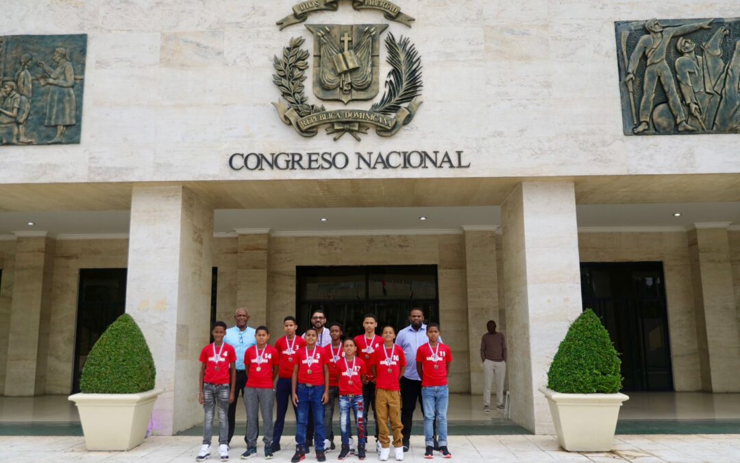 Selección mini básquet de Barahona visita Senado