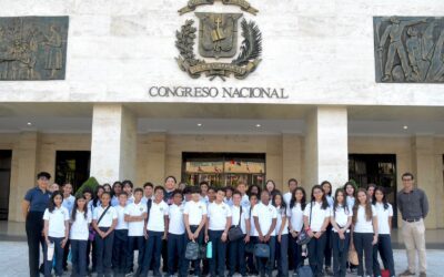 Senado recibe visitas de 41 estudiantes y docentes del Colegio Bilingüe New Horizons