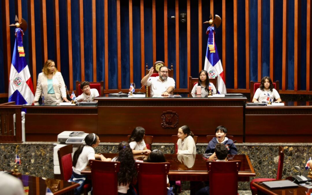 Estudiantes colegio bilingüe New Horazons visitan el Senado