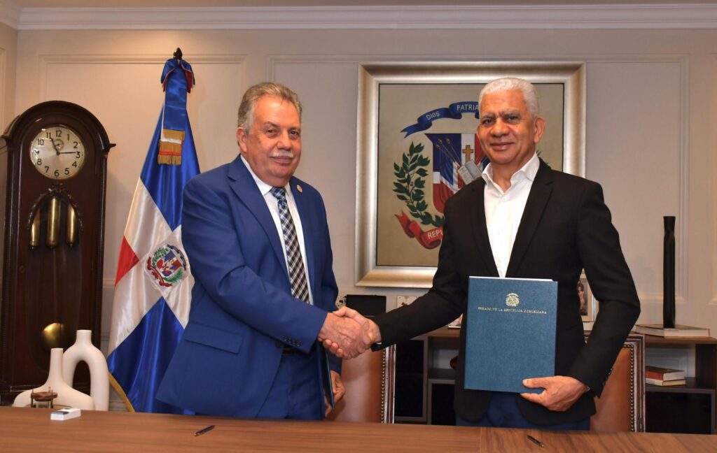 Senado y Cruz Roja Dominicana acuerdan promover donación y tipificación de sangre 1 ricar2 1